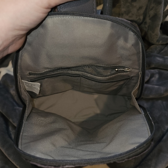 Baggallini backpack purse - Picture 4 of 7